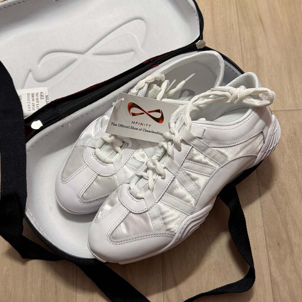 Nfinity Evolution White Cheer Shoes Size 8 with Carrying Case